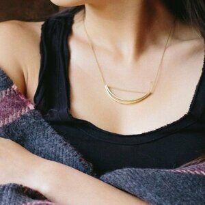 SILVER TONE LUNETTE NECKLACE